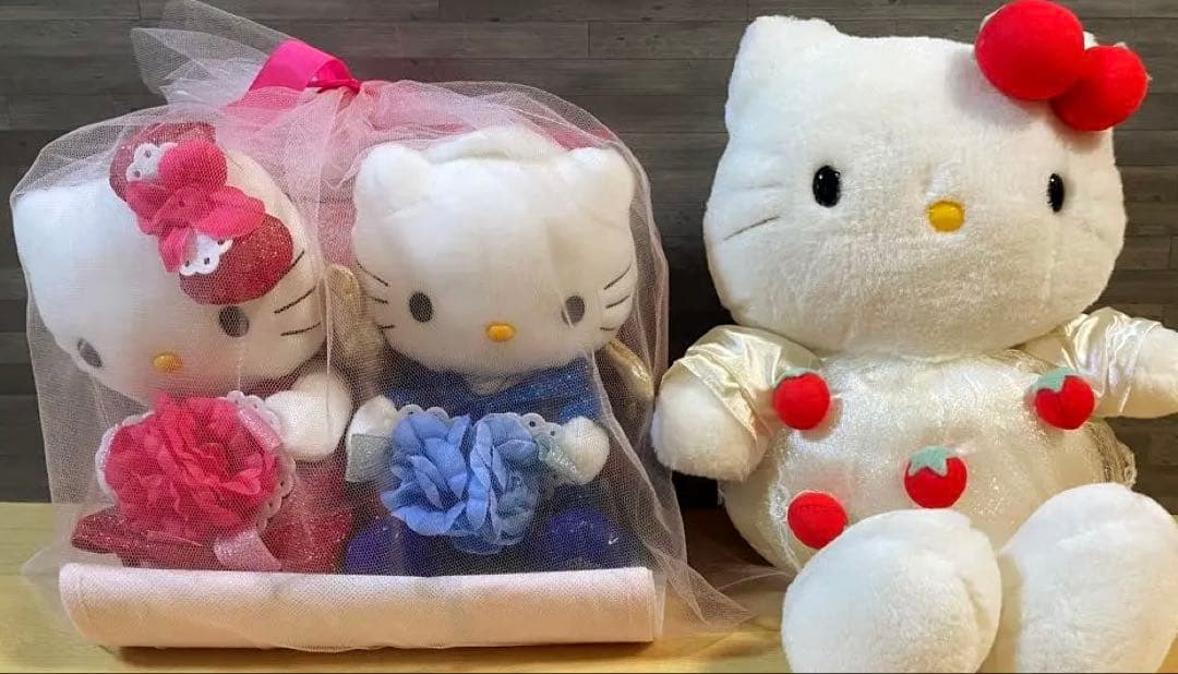 テ押箱　キティ まとめ売りウェディングぬいぐるみセットいちごモチーフぬいぐるみ