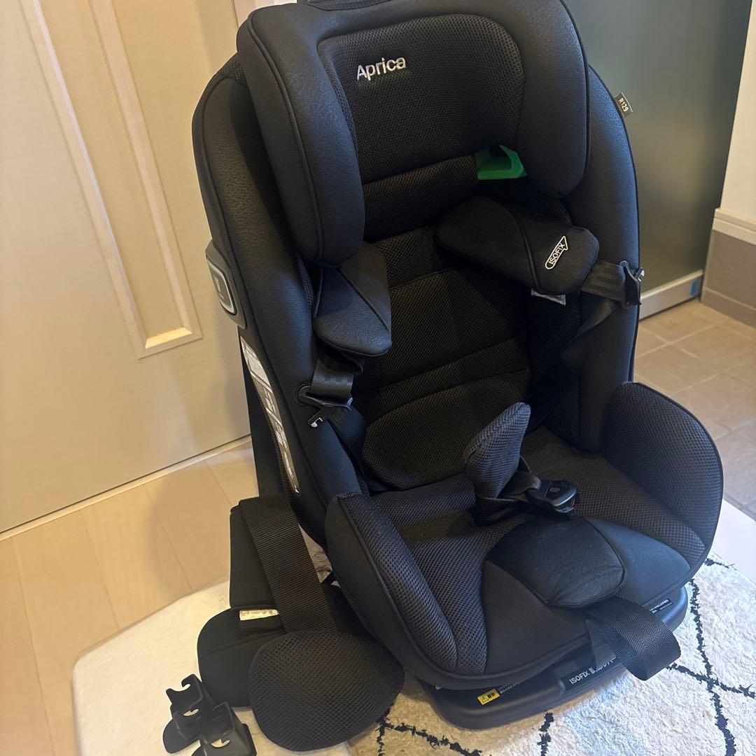ゆずロウ様　Aprica フォームフィット　ジュニアシート　ブラック