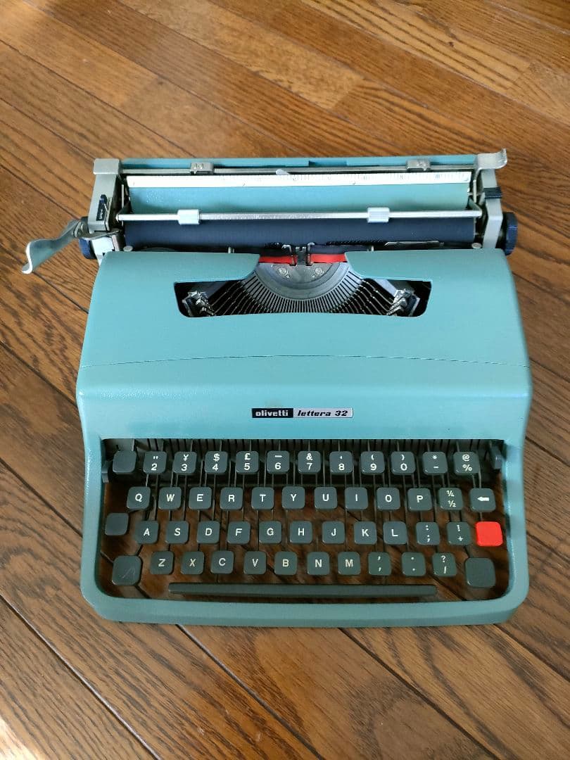 ポテタ　Olivetti Lettera 32 タイプライター