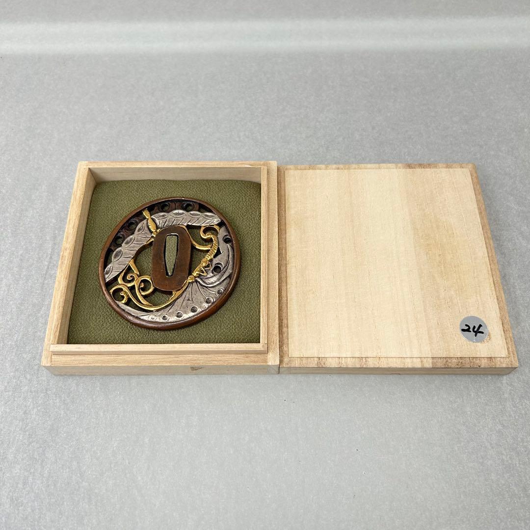 埋忠作 刀鍔　鍔　日本刀装具　銅地　細工　金銀メッキ　刀剣美術