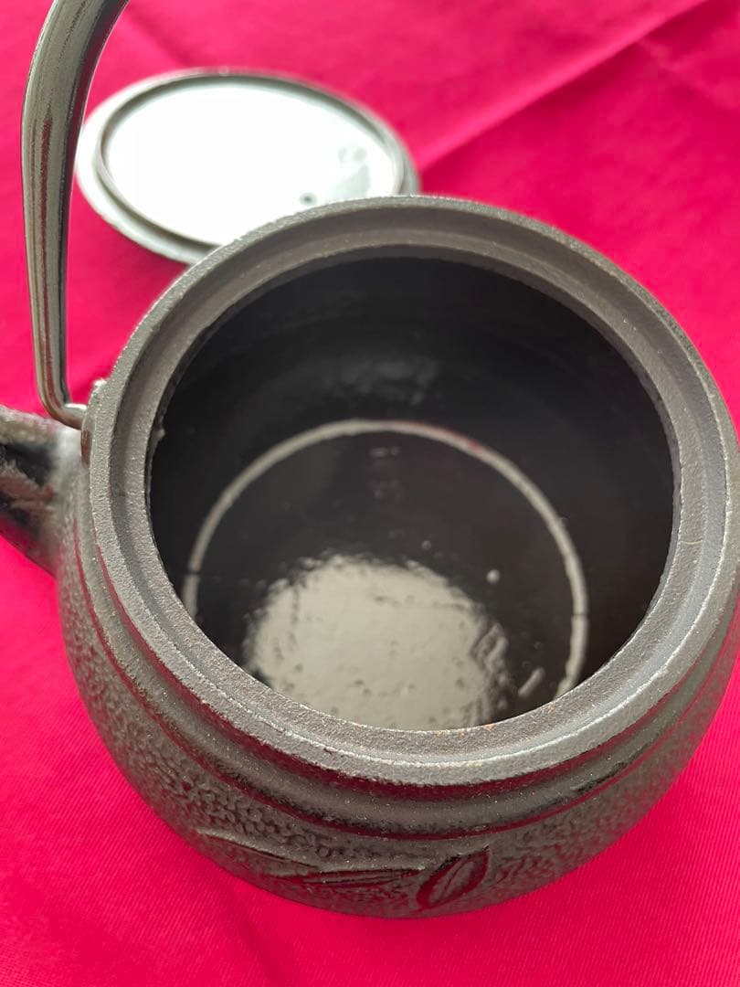 【値下げしました！】南部鉄器　葉の模様　鉄瓶