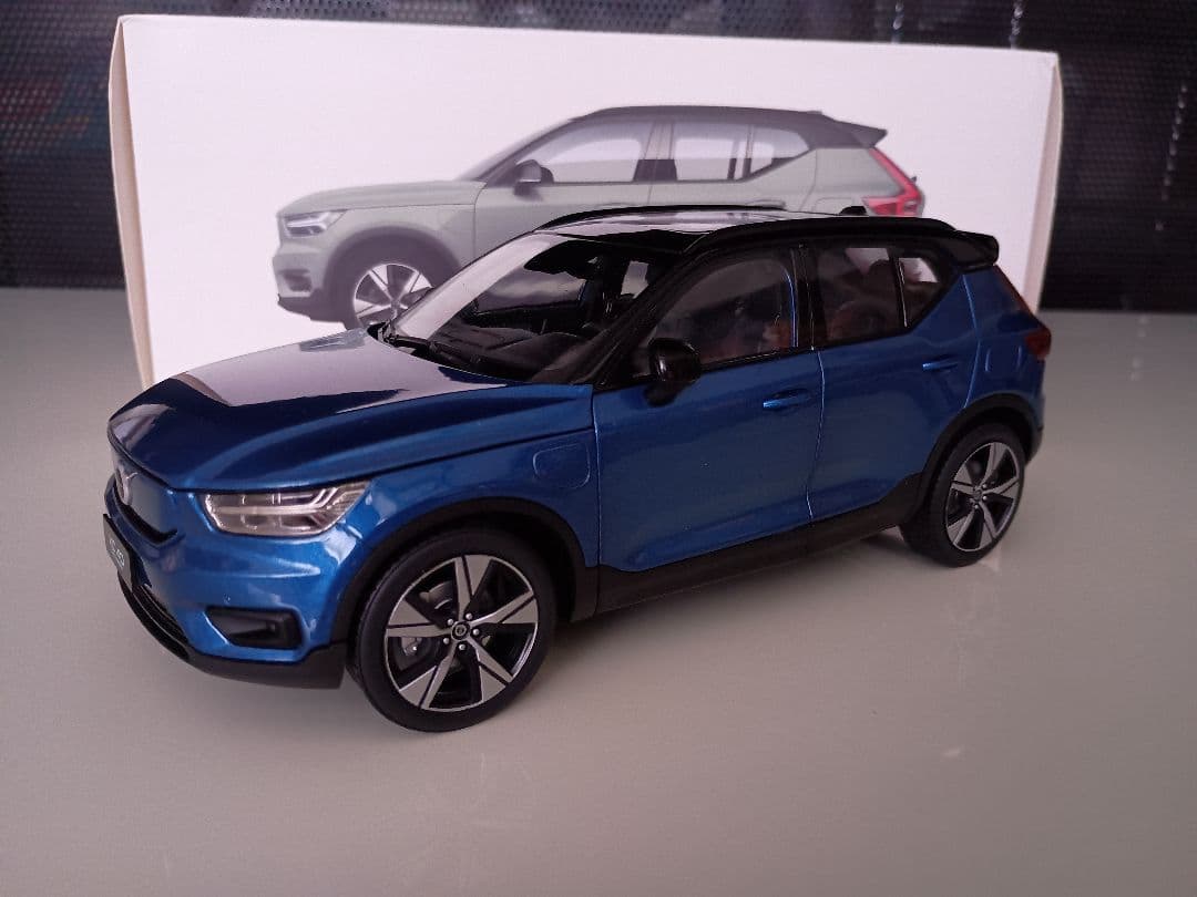 ボルボ特注 Paudi ボルボ Volvo XC40 R-DESIGN 1/18