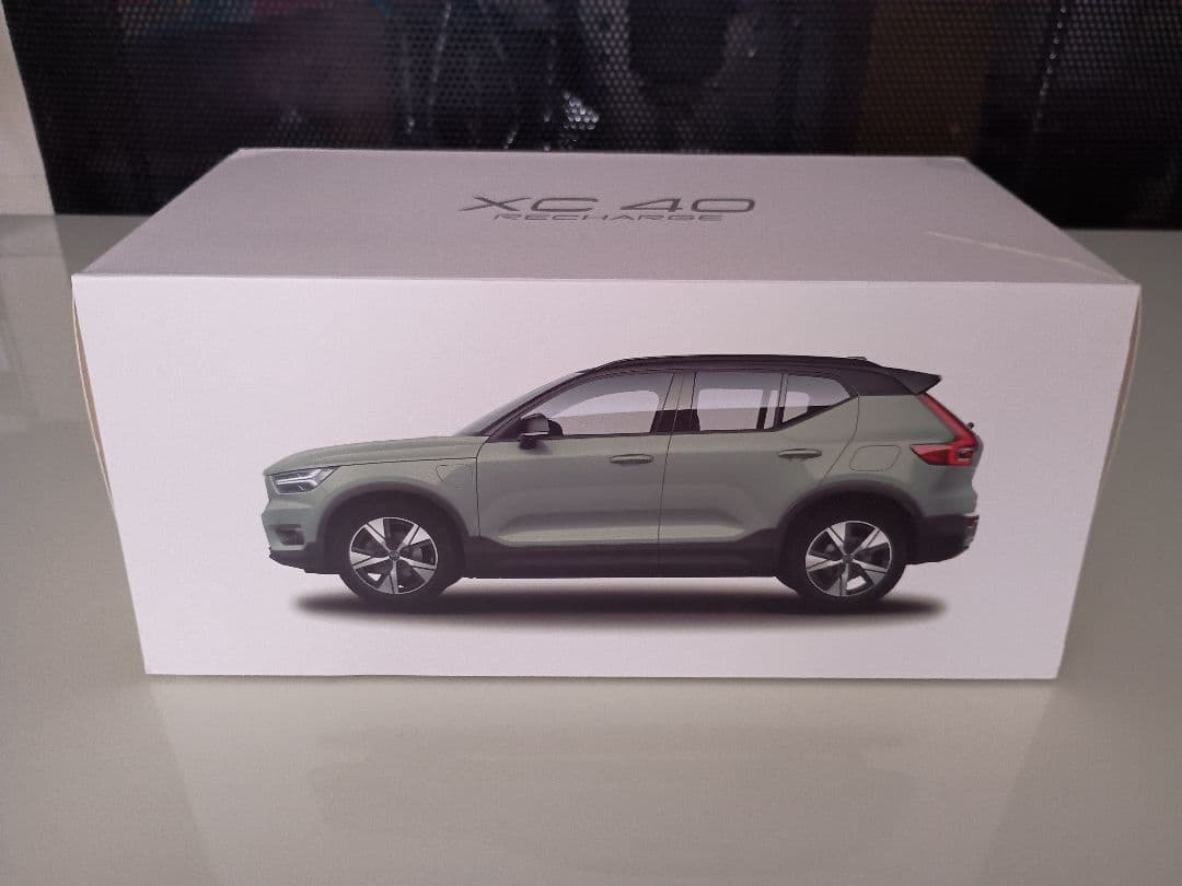 ボルボ特注 Paudi ボルボ Volvo XC40 R-DESIGN 1/18