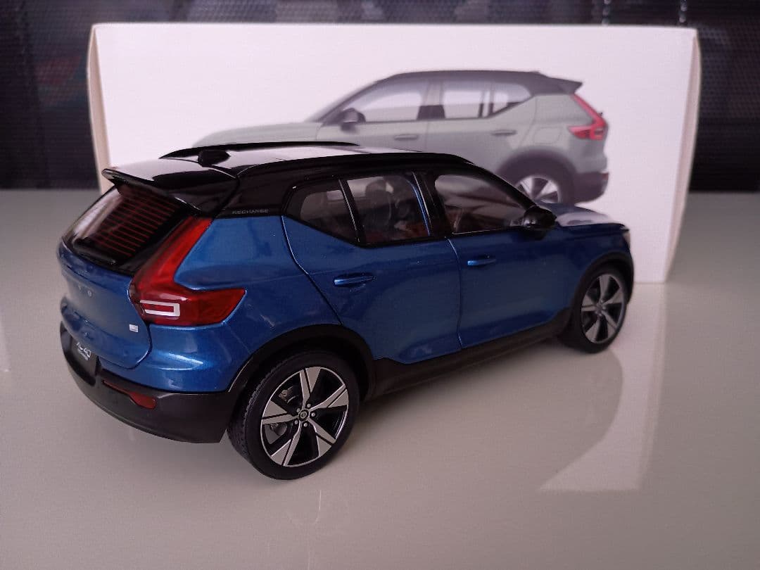 ボルボ特注 Paudi ボルボ Volvo XC40 R-DESIGN 1/18