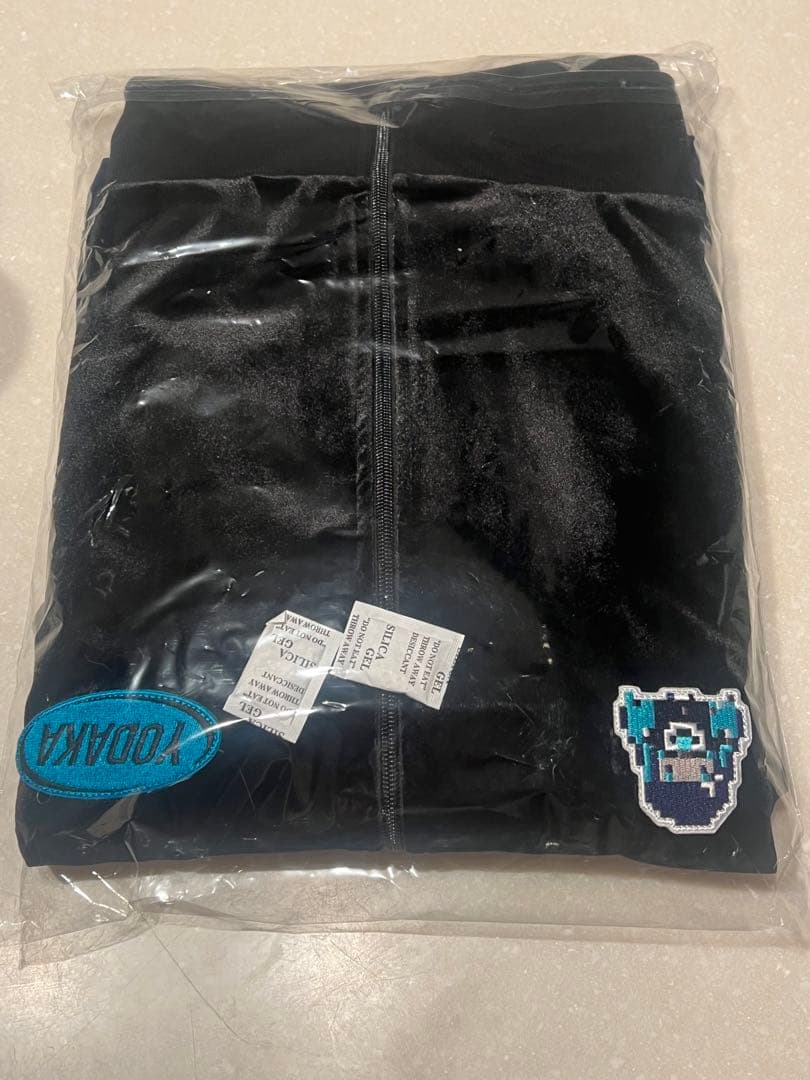 Ado ファッショナブル トラックジャケット 特大 XXL 缶バッジ付 よだか