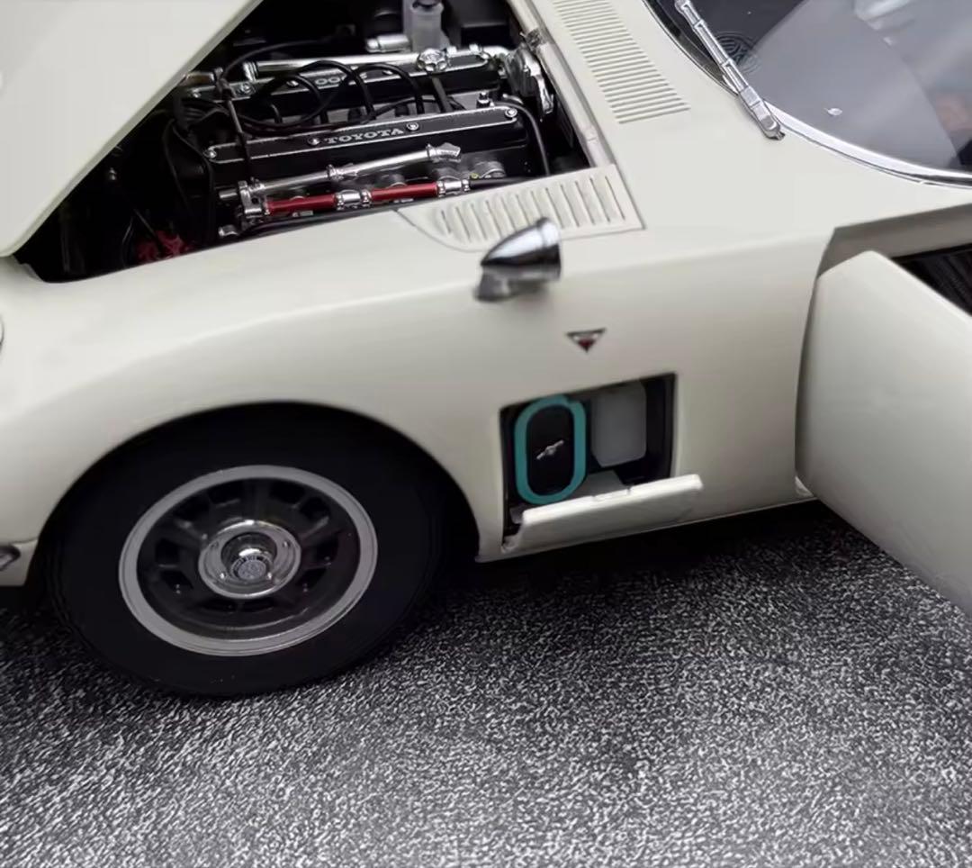 オートアート 1/18ダイカストトヨタ 2000GT ￼ミニカー