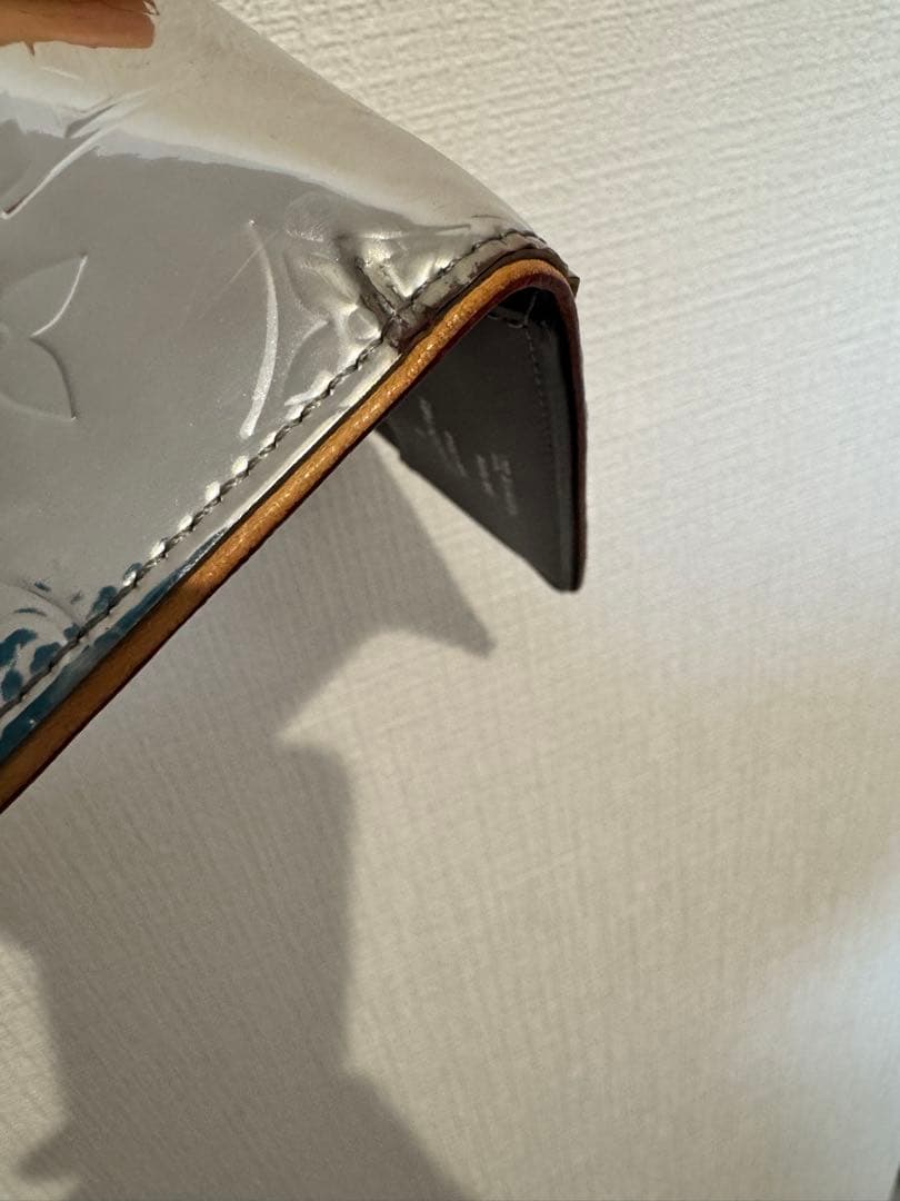 ルイヴィトン ミロワール ヴェルニ ジッピー 二つ折り財布