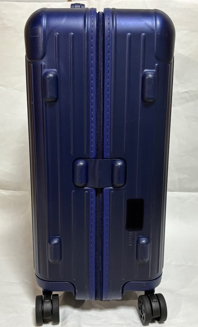 RIMOWA リモワ　エッセンシャル　　36L マットブルー