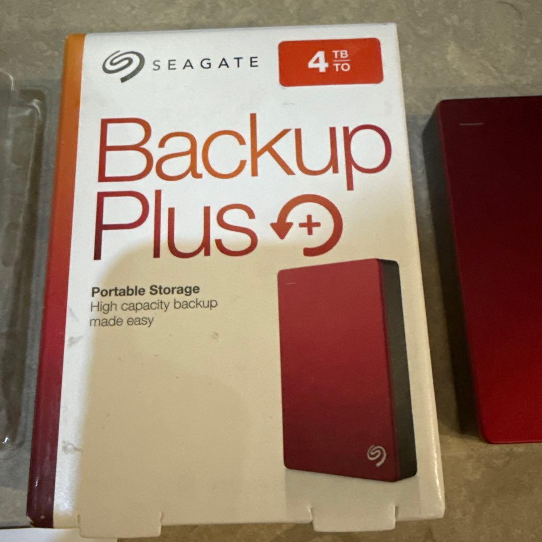 SEAGATE Backup Plus Slim 4TB レッド