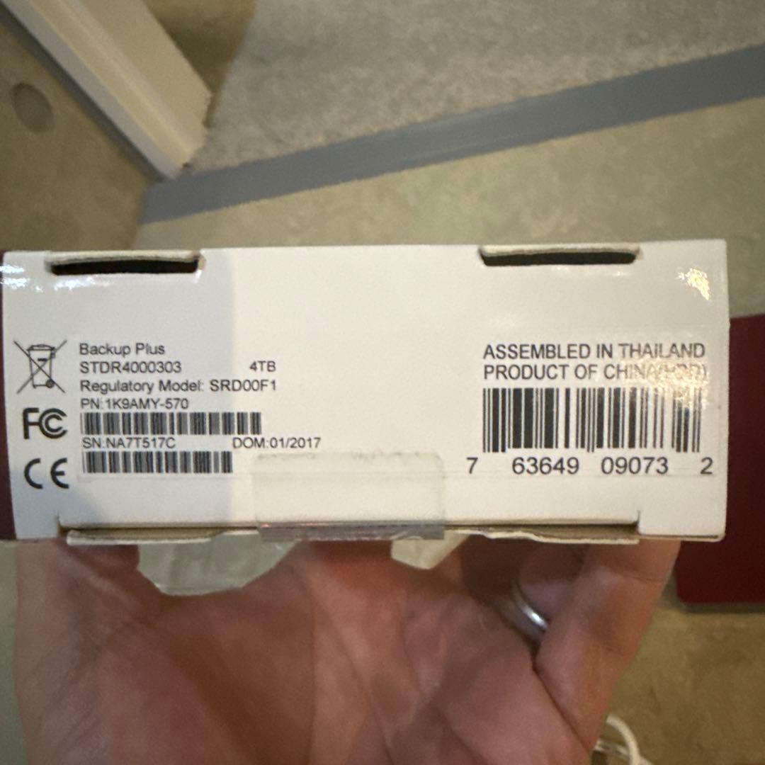 SEAGATE Backup Plus Slim 4TB レッド