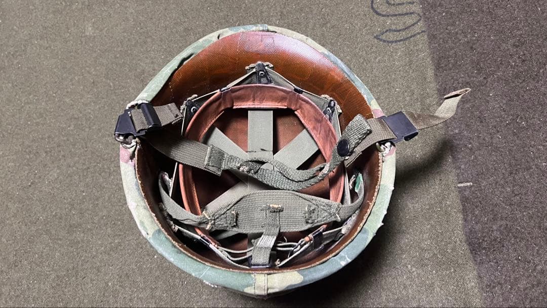 【実物】ヘルメット 米軍 ベトナム戦争M1 軍幕 ミッチェルパターン