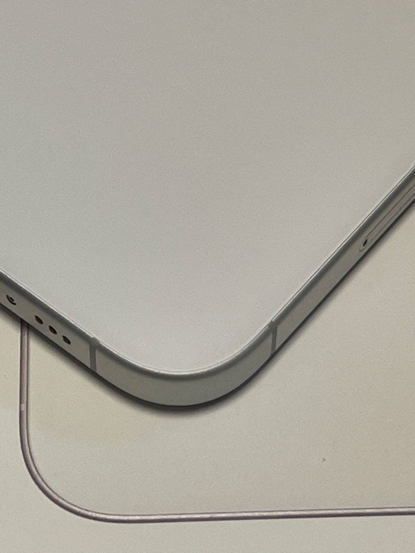 【美品】iPhone16 128Gホワイト本体 （SIMフリー、Bat100%）