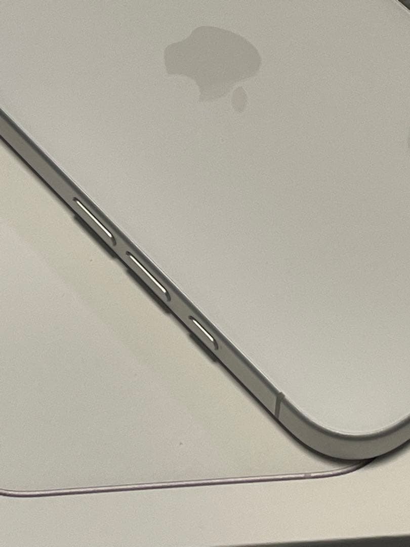 【美品】iPhone16 128Gホワイト本体 （SIMフリー、Bat100%）