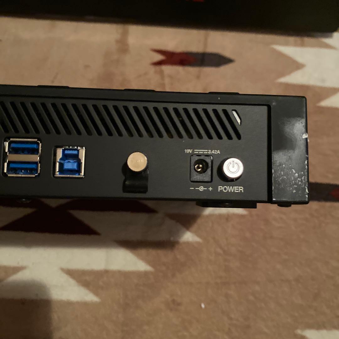 SALE中！送料無料 ドラムマシーン AKAI MPC LIVE 動作確認済