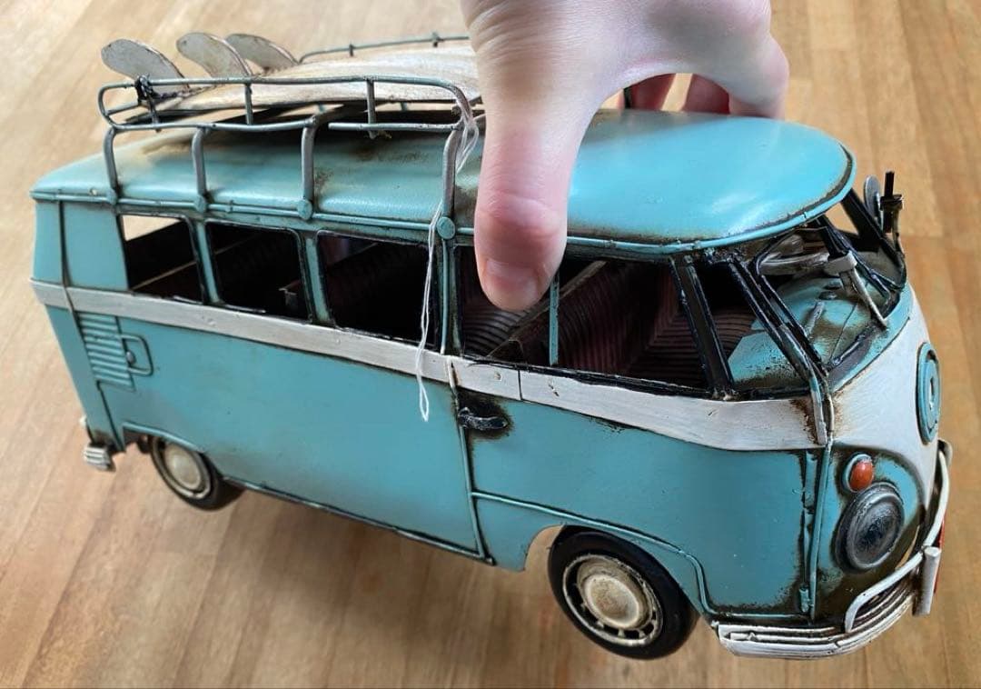 ワーゲンバス風 ブリキ製のミニカー ②