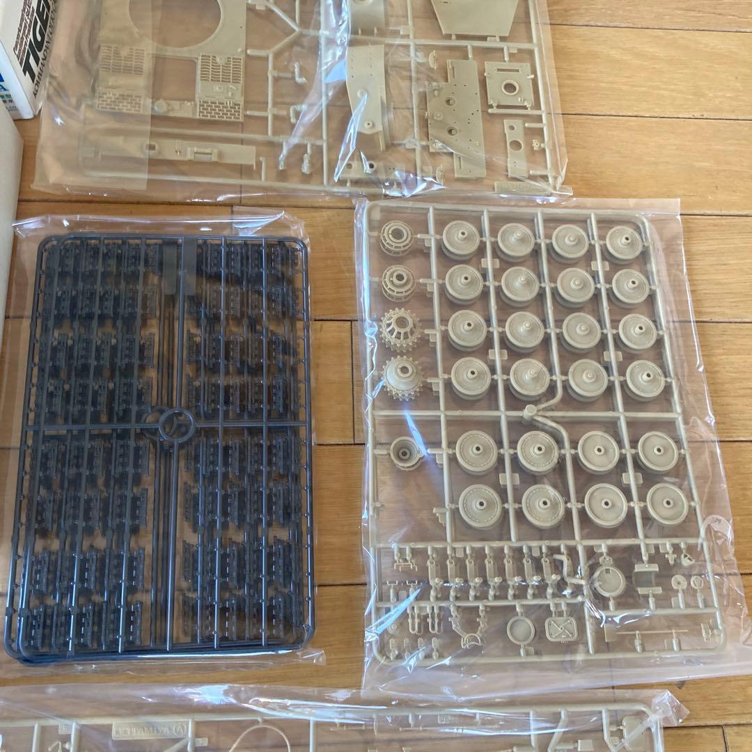 希少！タミヤ ドイツ重戦車タイガーⅠ型オットー・カリウス搭乗車1/35 旧キット