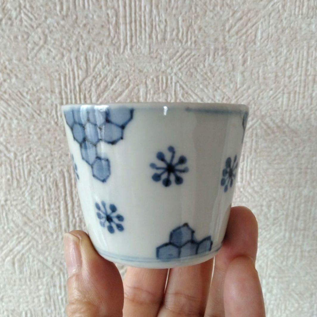 古伊万里染付苺と亀甲文蕎麦猪口