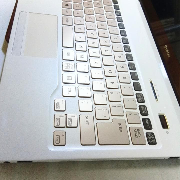 【可愛い♬】ノートパソコン windows11 office 富士通 i5 美品