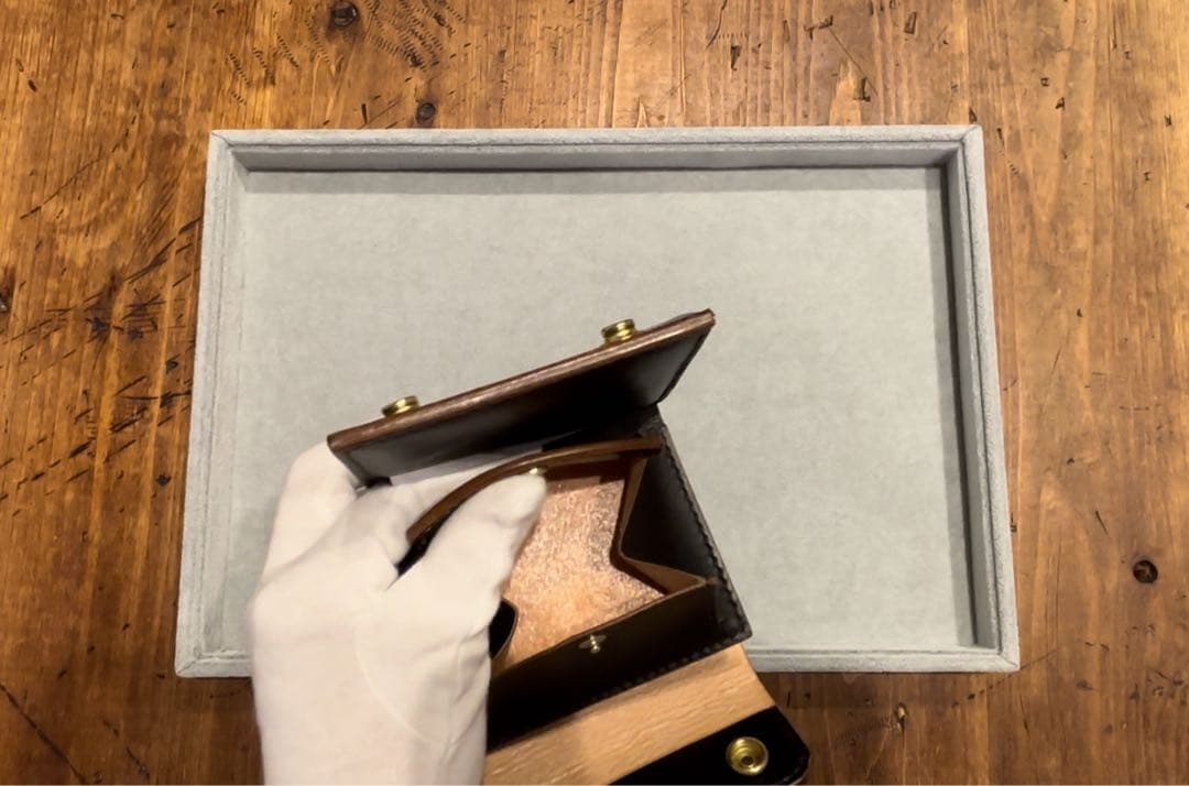 コンパクトウォレット　財布　二つ折り　ブラック　本革