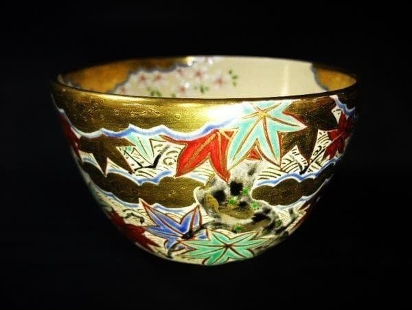 通次 阿山 色絵 雲錦 金襴手 金色と多色の紅葉模様 茶碗