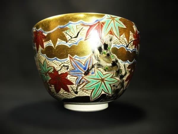 通次 阿山 色絵 雲錦 金襴手 金色と多色の紅葉模様 茶碗