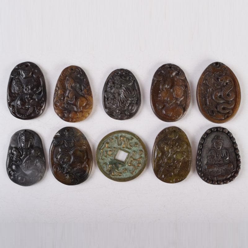 中国　玉石彫刻　観音像・動物など　根付　置物　10点　C　8447