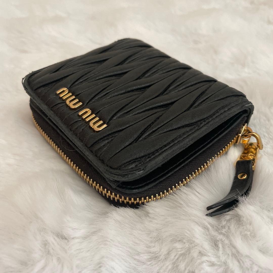 MIU MIU ミュウミュウ　二つ折財布　ブラック　NERO