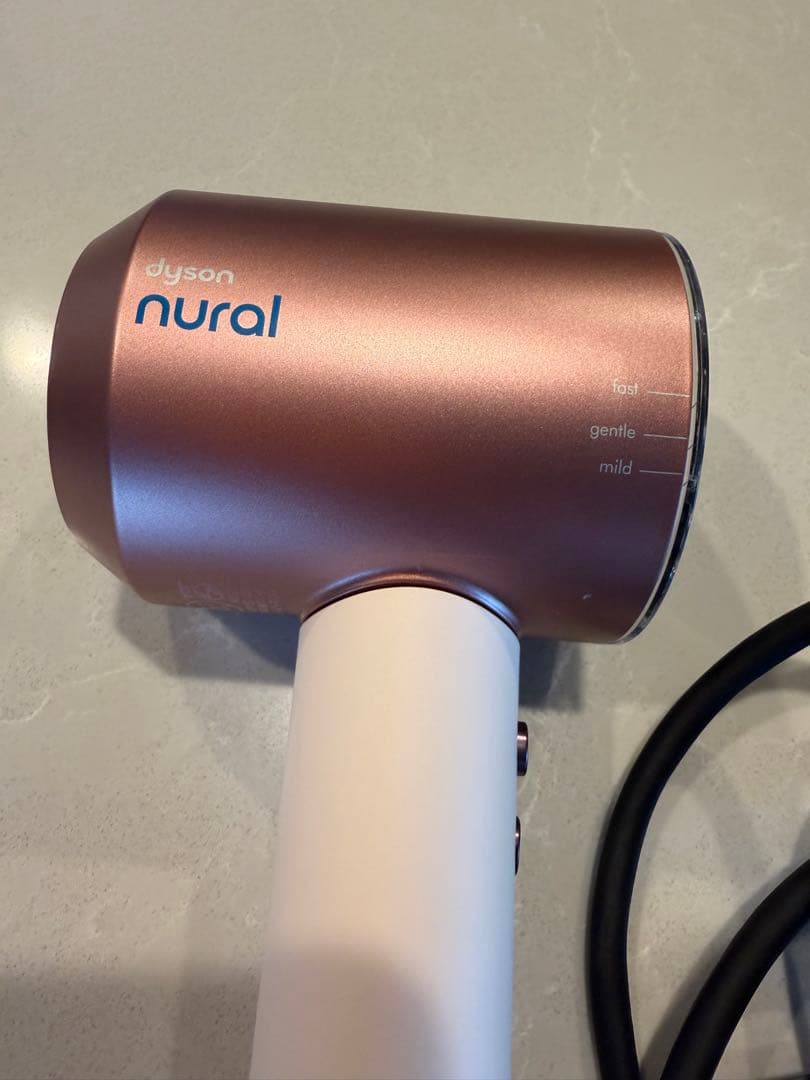 Dyson Supersonic ドライヤー HD16 定価: 53,800円