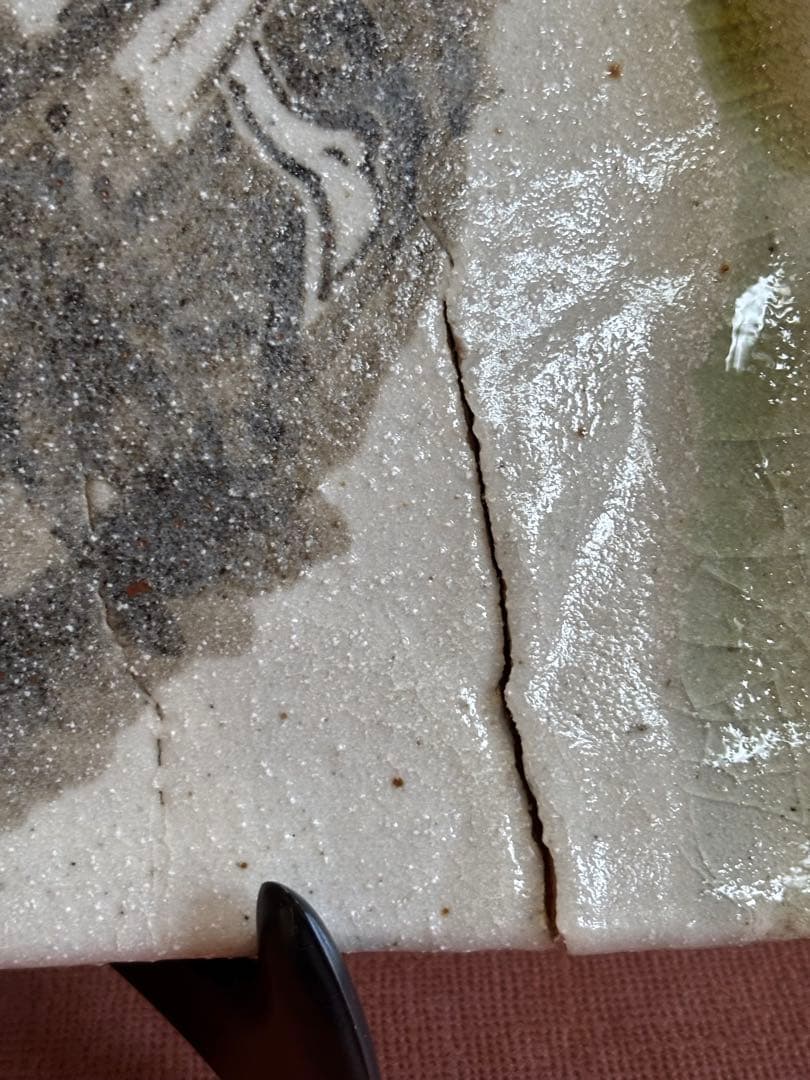 やまちゃん鬼才澤田痴陶人藁灰白黒緑釉雷神文破裂閃光四ツ足陶板皿一品物