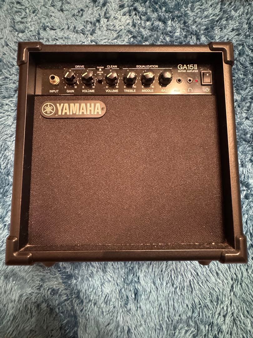 4万円程豪華ヤマハエレキギターとアンプと肩掛けとギター設置ホルダー豪華4点セット