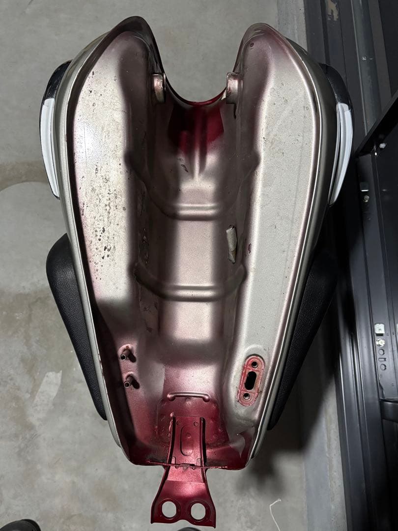 W650 純正タンク　凹み無し