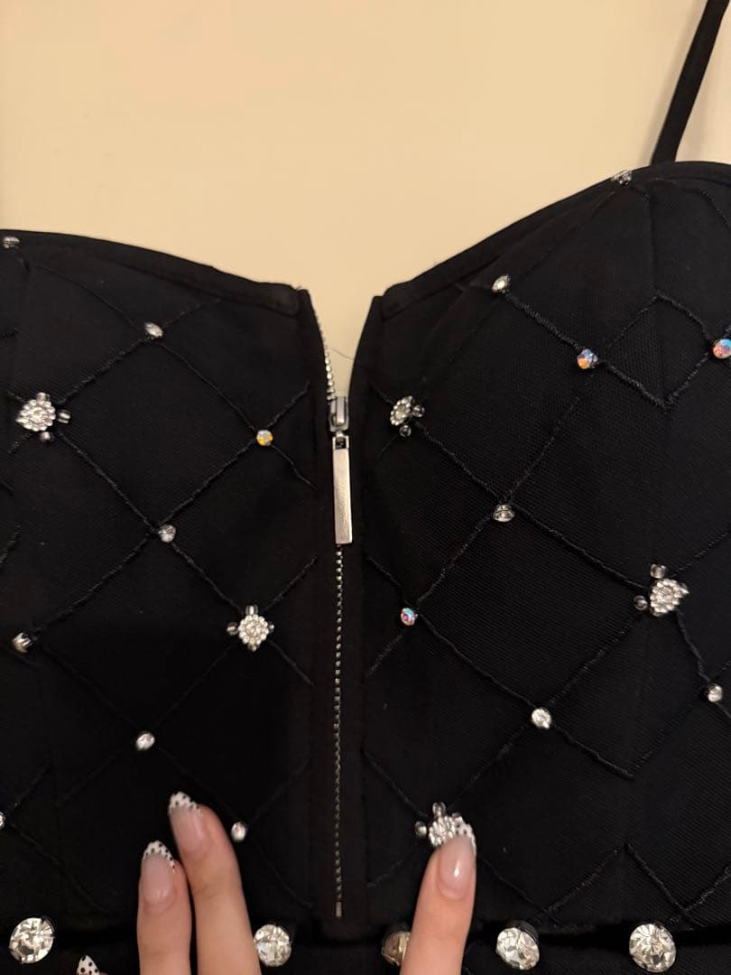 ローブドフルール ビジュー装飾付きブラックドレス