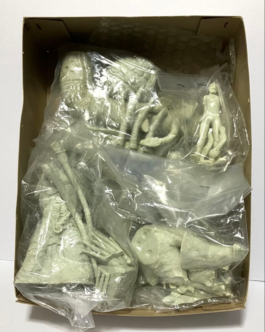 【未組立】バンダイB-CLUBウルトラマンＧガレージキット★ゴーデス編セット8体