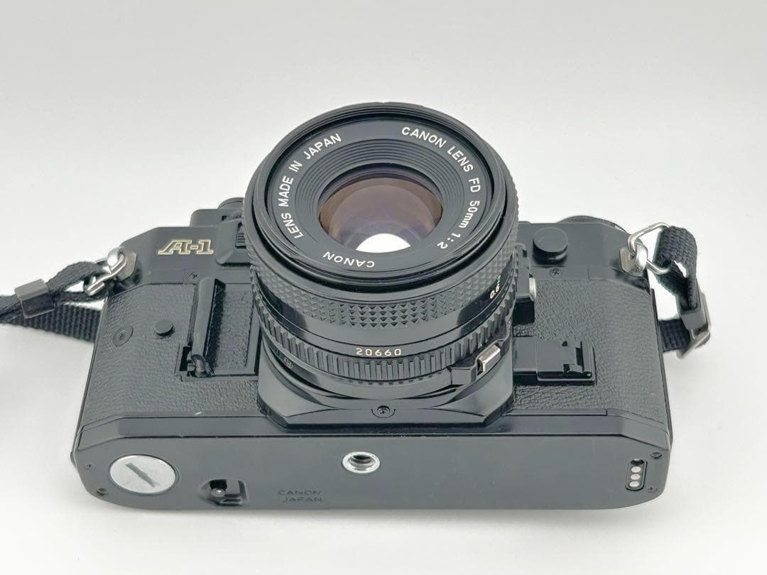 【完動品】　Canon A-1　FD 50mm 1:2 モルト貼替・動作確認済