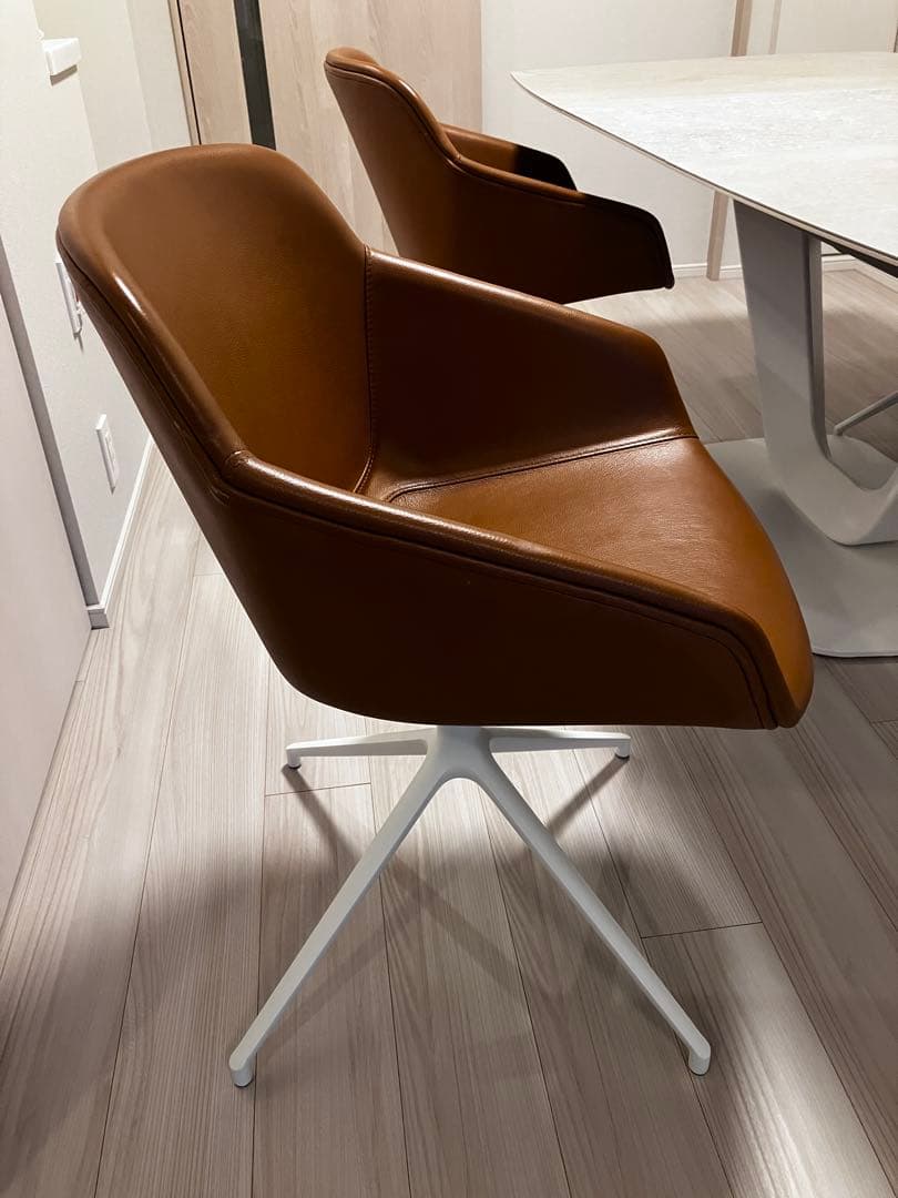 P：Alicante 伸張式ダイニングテーブル／チェア