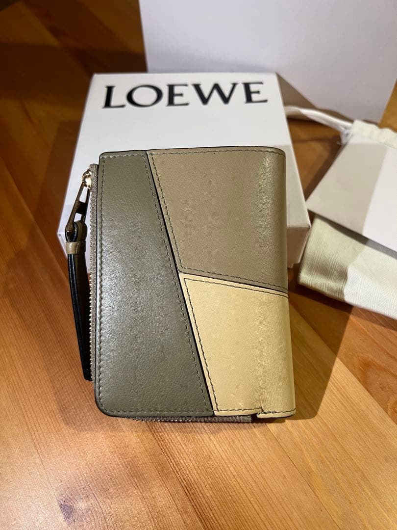 LOEWE 二つ折り財布 美品