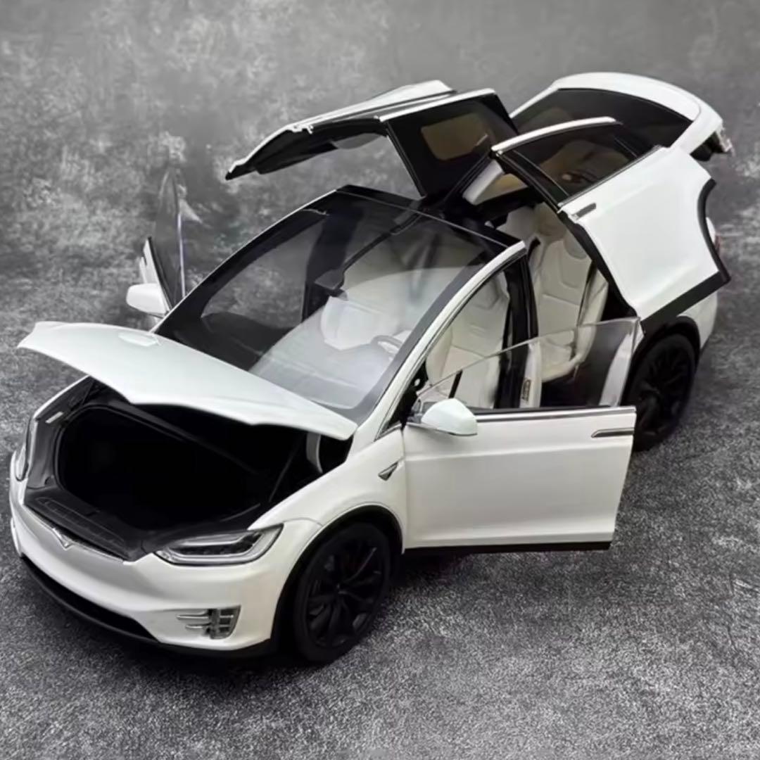 Tesla Model X 1/18スケール モデルミニカー