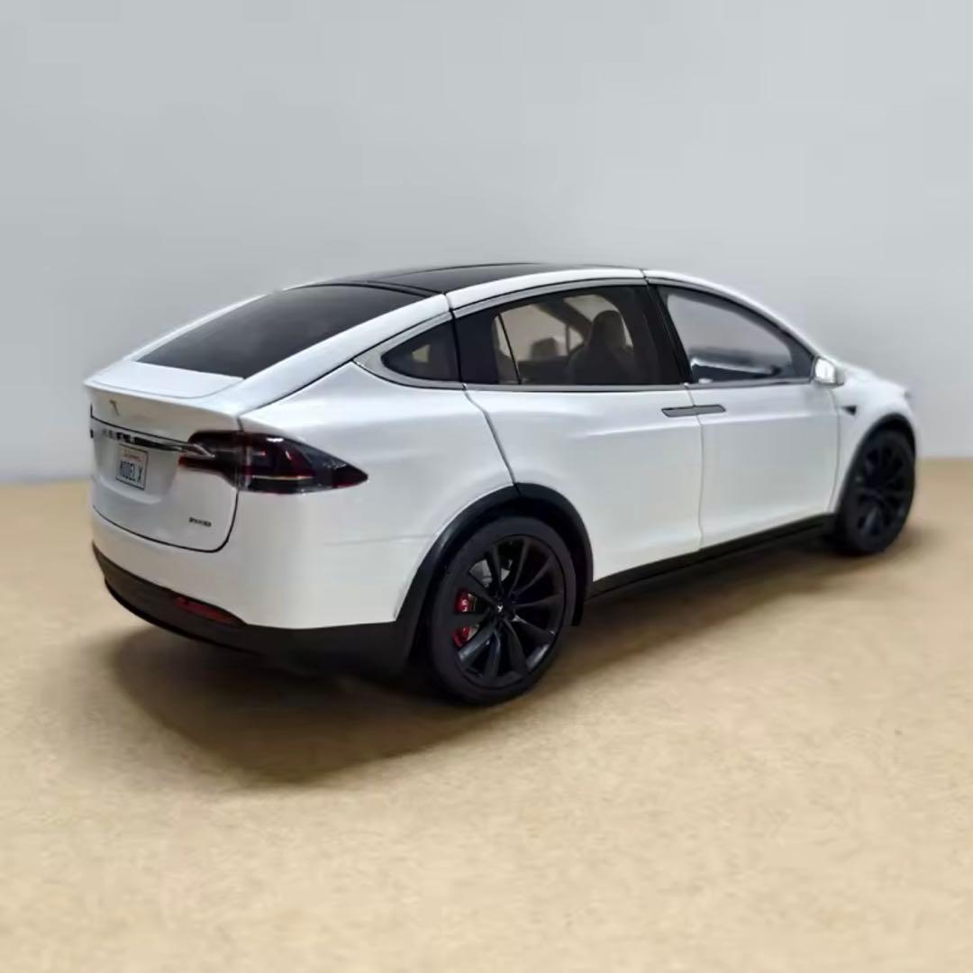 Tesla Model X 1/18スケール モデルミニカー