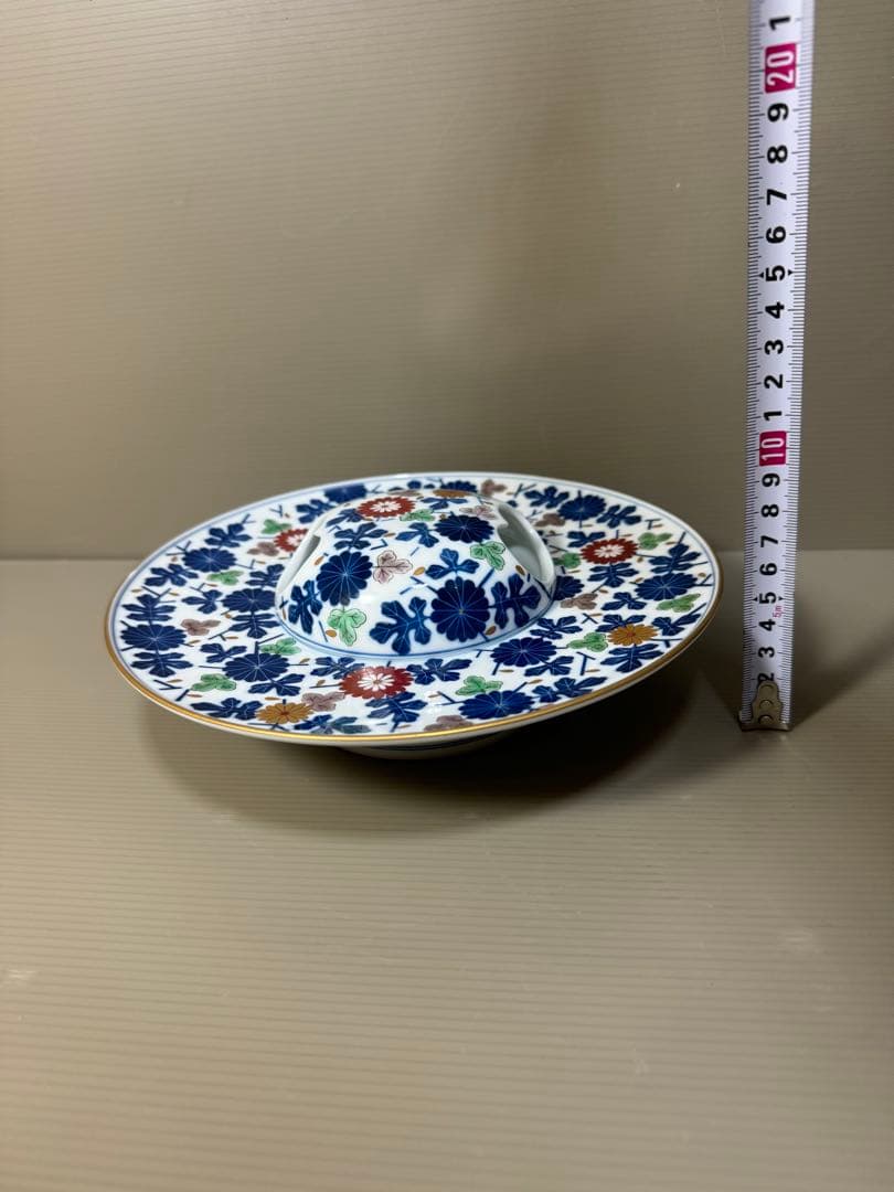 2218 香蘭社　染錦菊文　灰皿　金彩