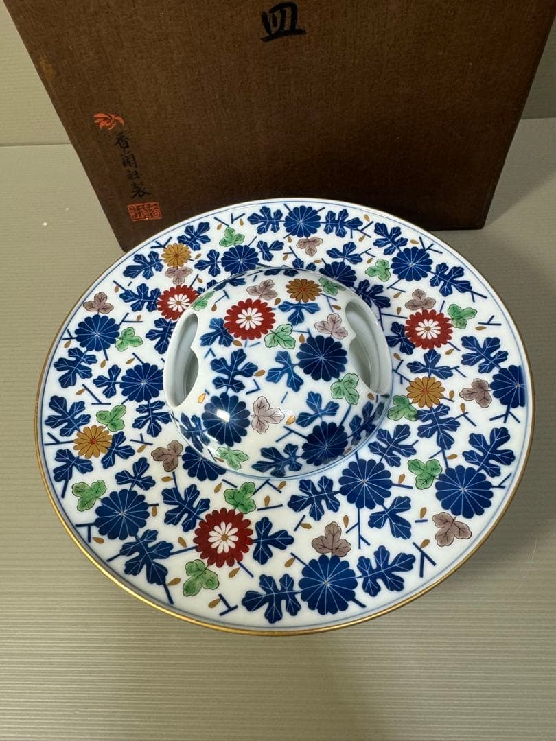 2218 香蘭社　染錦菊文　灰皿　金彩