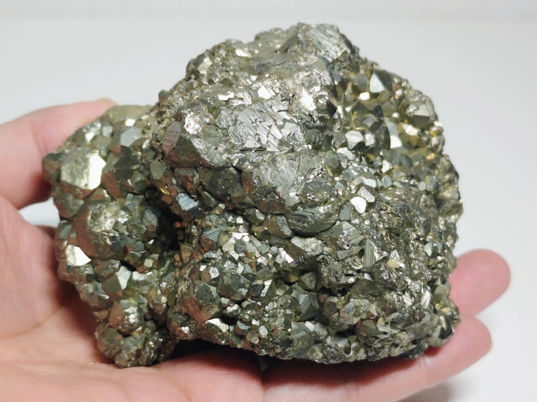 パイライト 1.2kg 黄鉄鉱 原石 鑑賞石 自然石 誕生石 鉱物 鉱石 水石