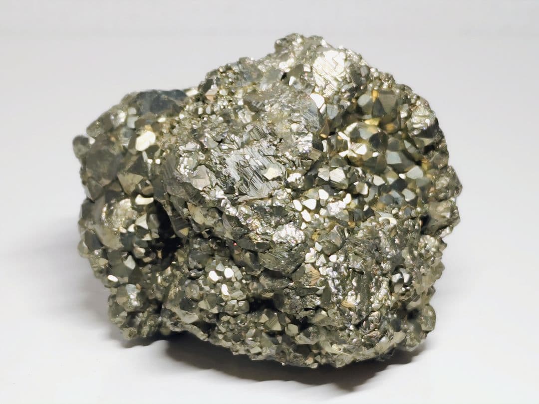 パイライト 1.2kg 黄鉄鉱 原石 鑑賞石 自然石 誕生石 鉱物 鉱石 水石