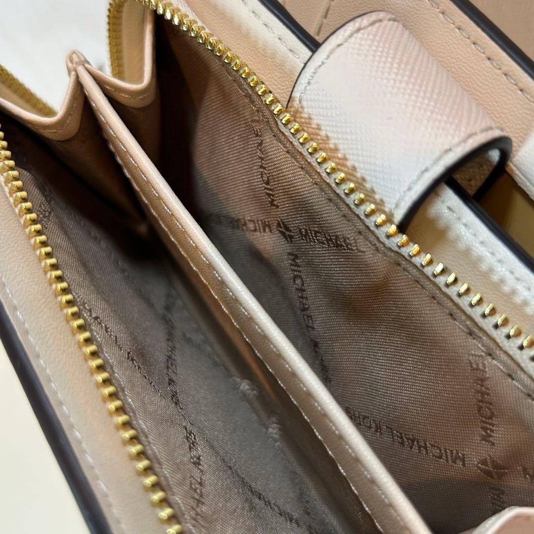 正月限定値下げ✳︎ 新品未使用　MICHAELKORS 花柄 二つ折り財布