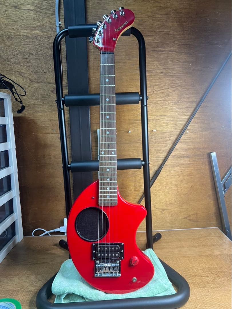 【美品】　★FERNANDES★ZO-3★ アンプ内蔵エレキギター★