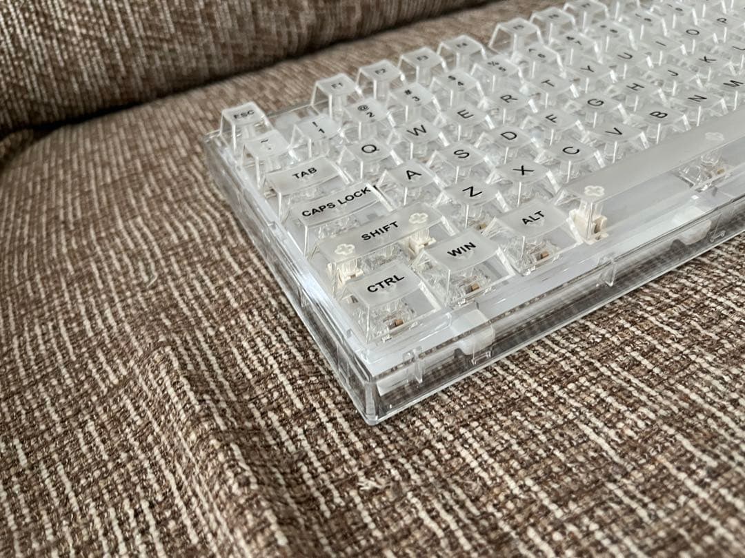 メカニカルキーボード RGBライティング 透明