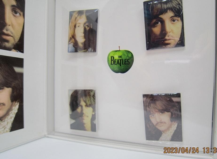 THE BEATLES/ホワイトアルバムのピンバッジ 未使用品