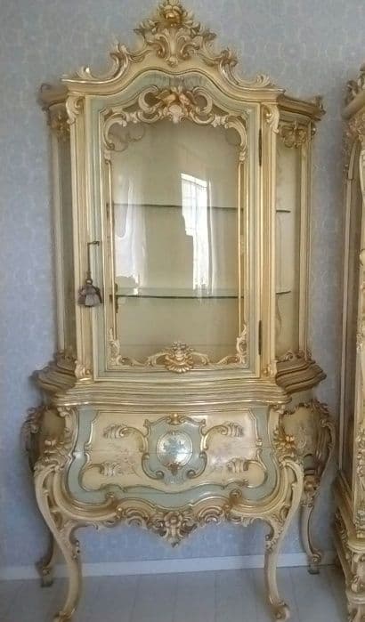 イタリア家具　ロココ調　キャビネット　手彫り　マリオコルチャゴ