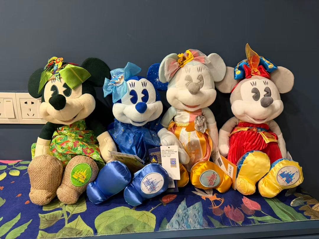 上海ディズニーストア毎月ミニーぬいぐるみ12体セット