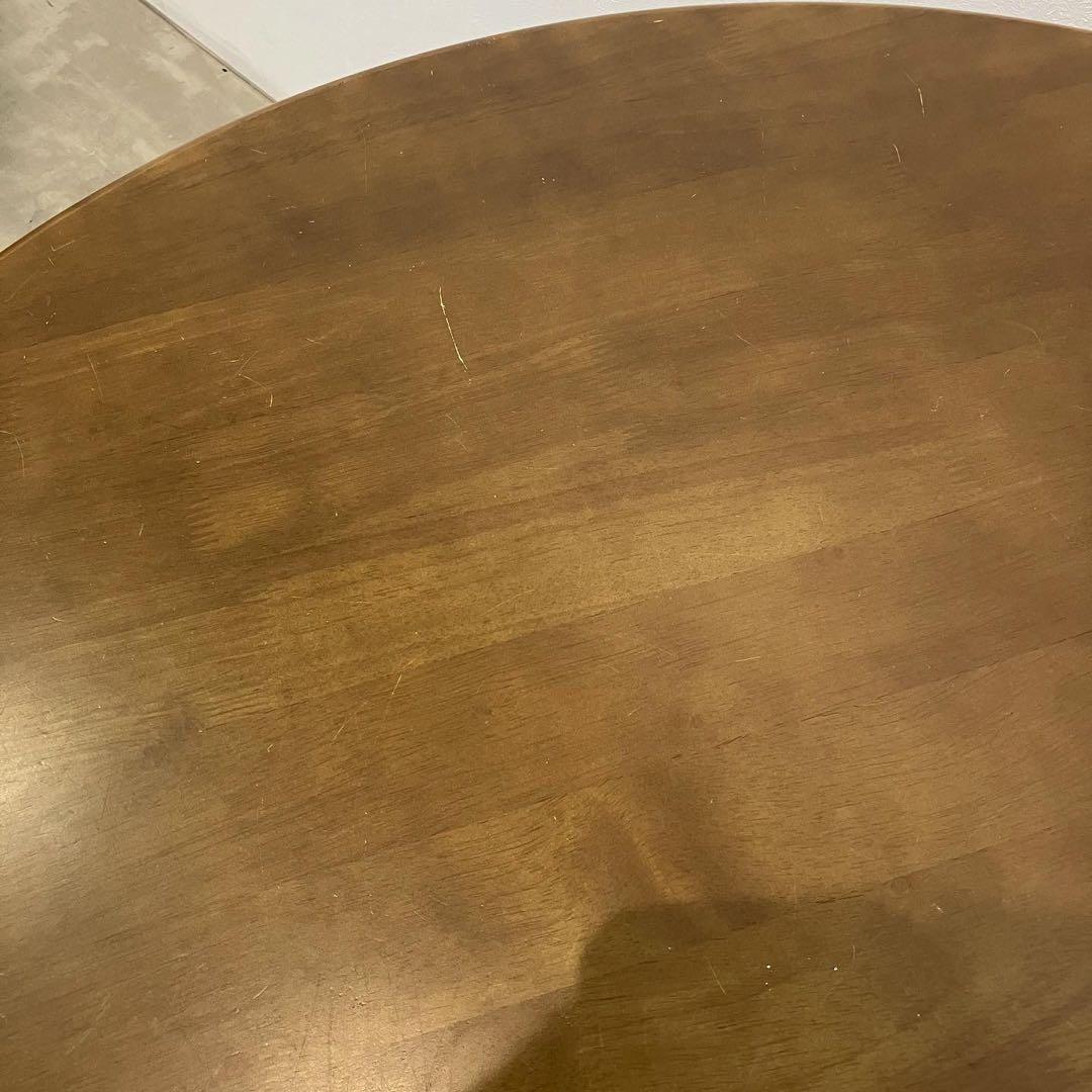 古いラウンドテーブル