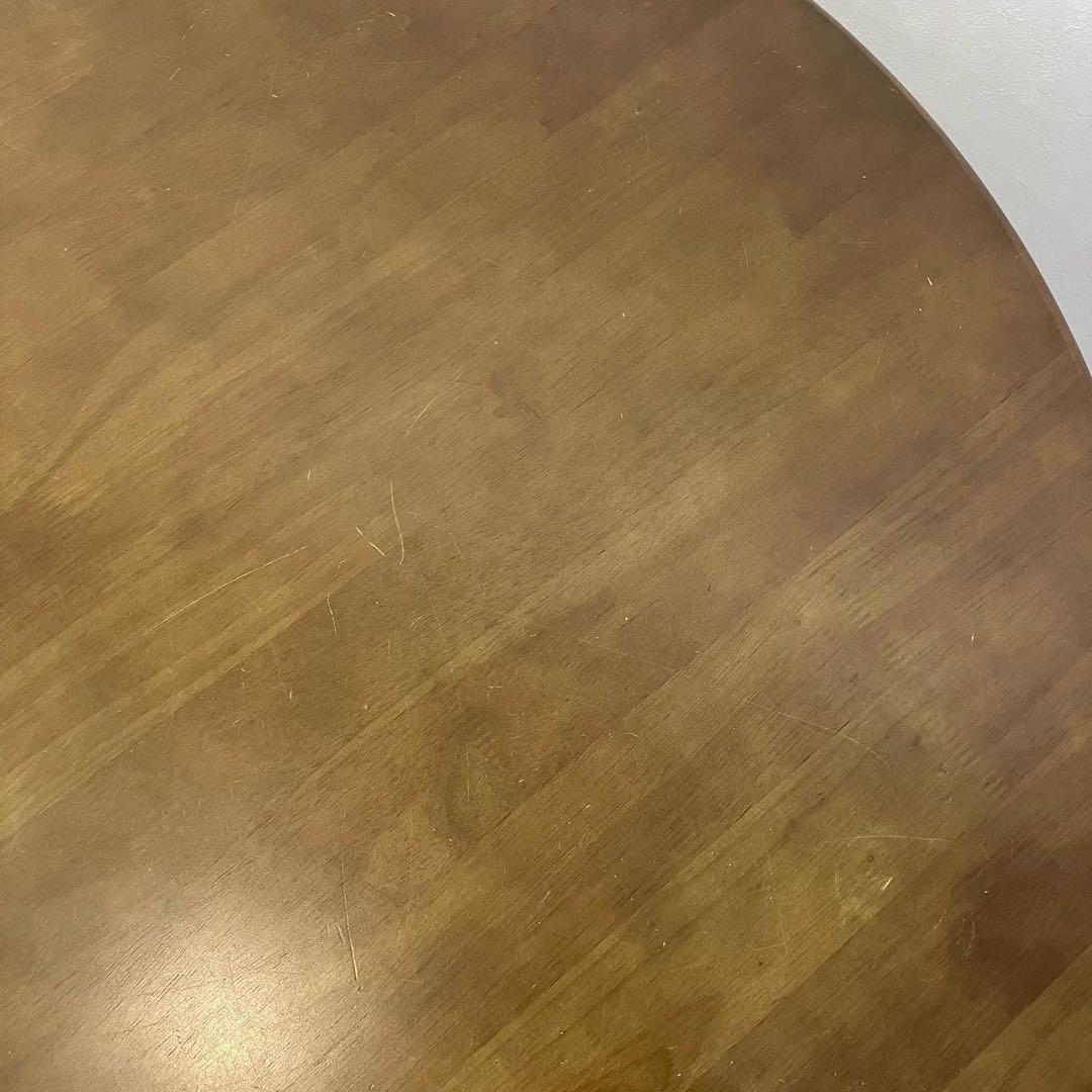 古いラウンドテーブル